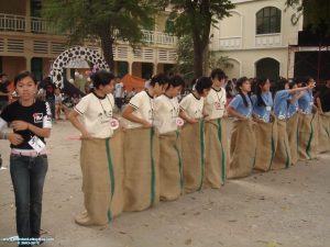 Trò chơi dân gian nhảy bao bố Trò chơi dân gian nhảy bao bố