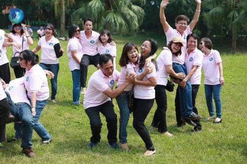 Hoạt động vui chơi trong buổi họp lớp